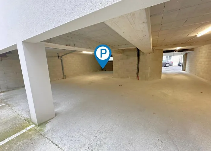 Le Trianon - Parking Prive