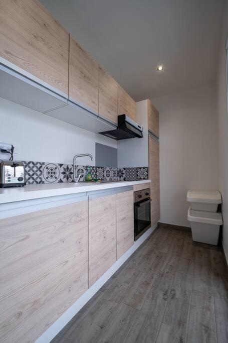 Le Trianon - Parking Prive