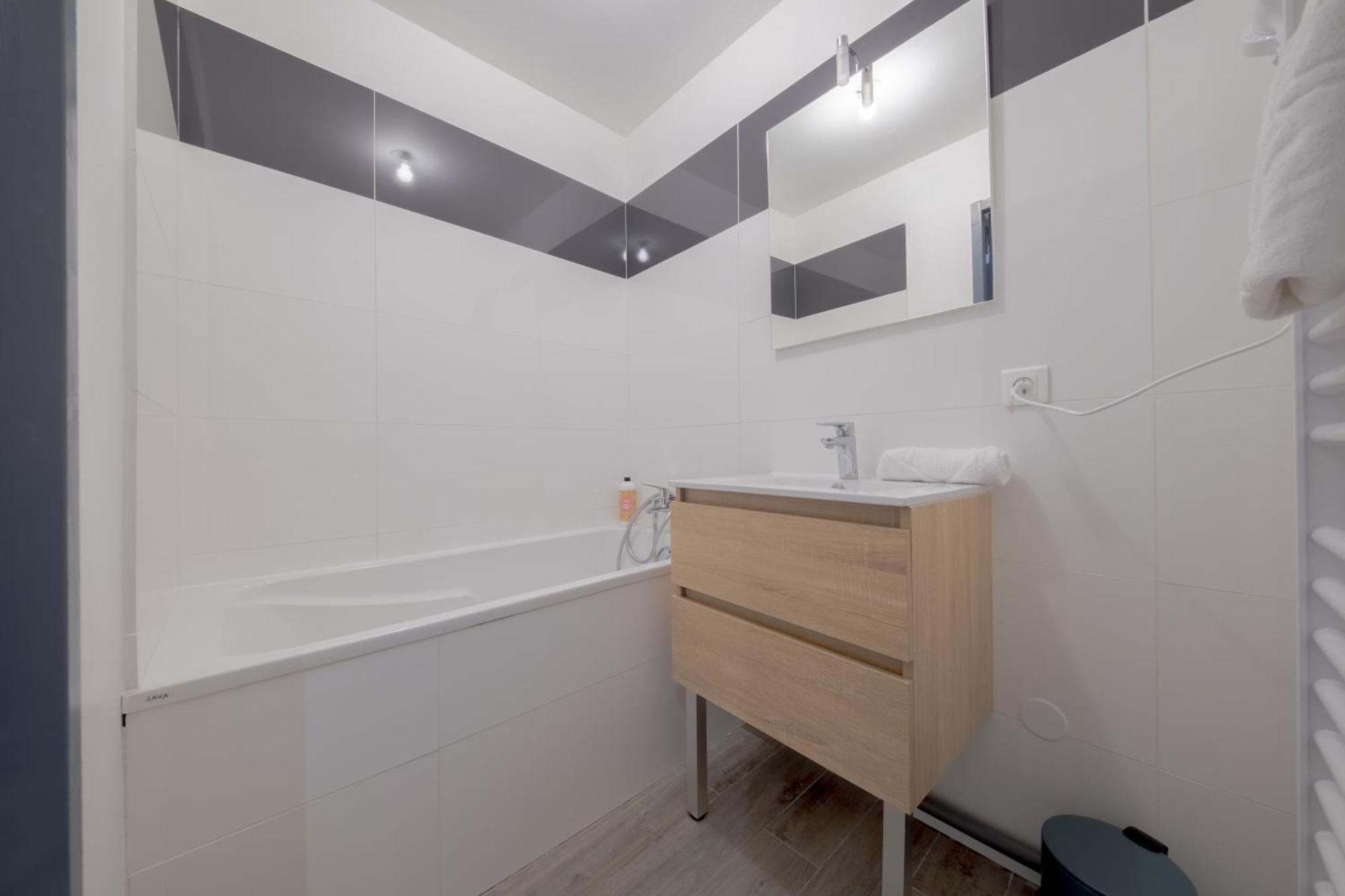 Le Trianon - Parking Prive *